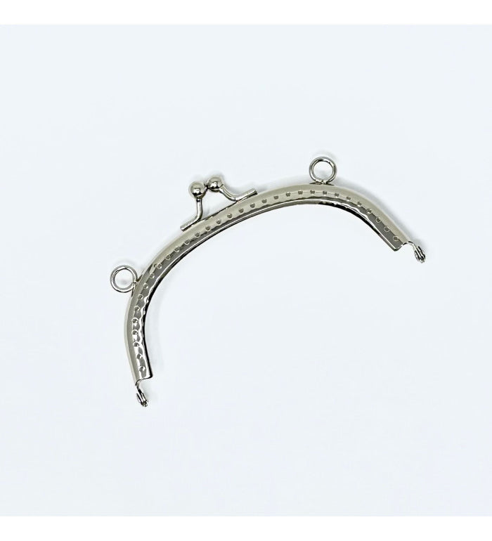 CHIUSURA POCHETTES AD ARCO